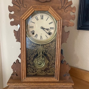 Viktorianische Wanduhr