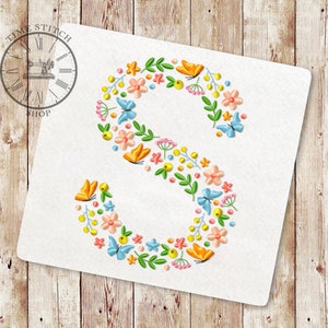 Diseño de bordado a máquina con la letra S floral Fuente del alfabeto de flores silvestres con letras de flores y mariposas para un regalo personalizado 263