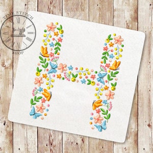 Diseño de bordado a máquina con la letra H floral Fuente del alfabeto de flores silvestres de flores y mariposas Letras para un regalo personalizado 252