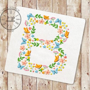 Letra floral B máquina de bordar Design Fonte do alfabeto de flores silvestres de flores e borboletas Letras para um presente personalizado 246