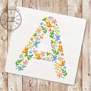 Letra A Máquina de bordado Design Wildflower Script fonte de flores e borboletas Meadow floral fonte Letras para presente personalizado 245