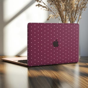 Funda Plum Polka Dot para MacBook Pro de 14 y 16 pulgadas (M5, M4, M3, M2, M1), funda rígida Minimal para MacBook Air de 15 y 13 pulgadas (2025, 2022, A3429, A1466).