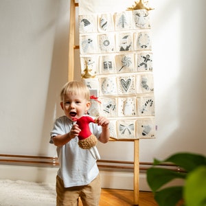 Hanging fabric advent calendar with 24 pockets