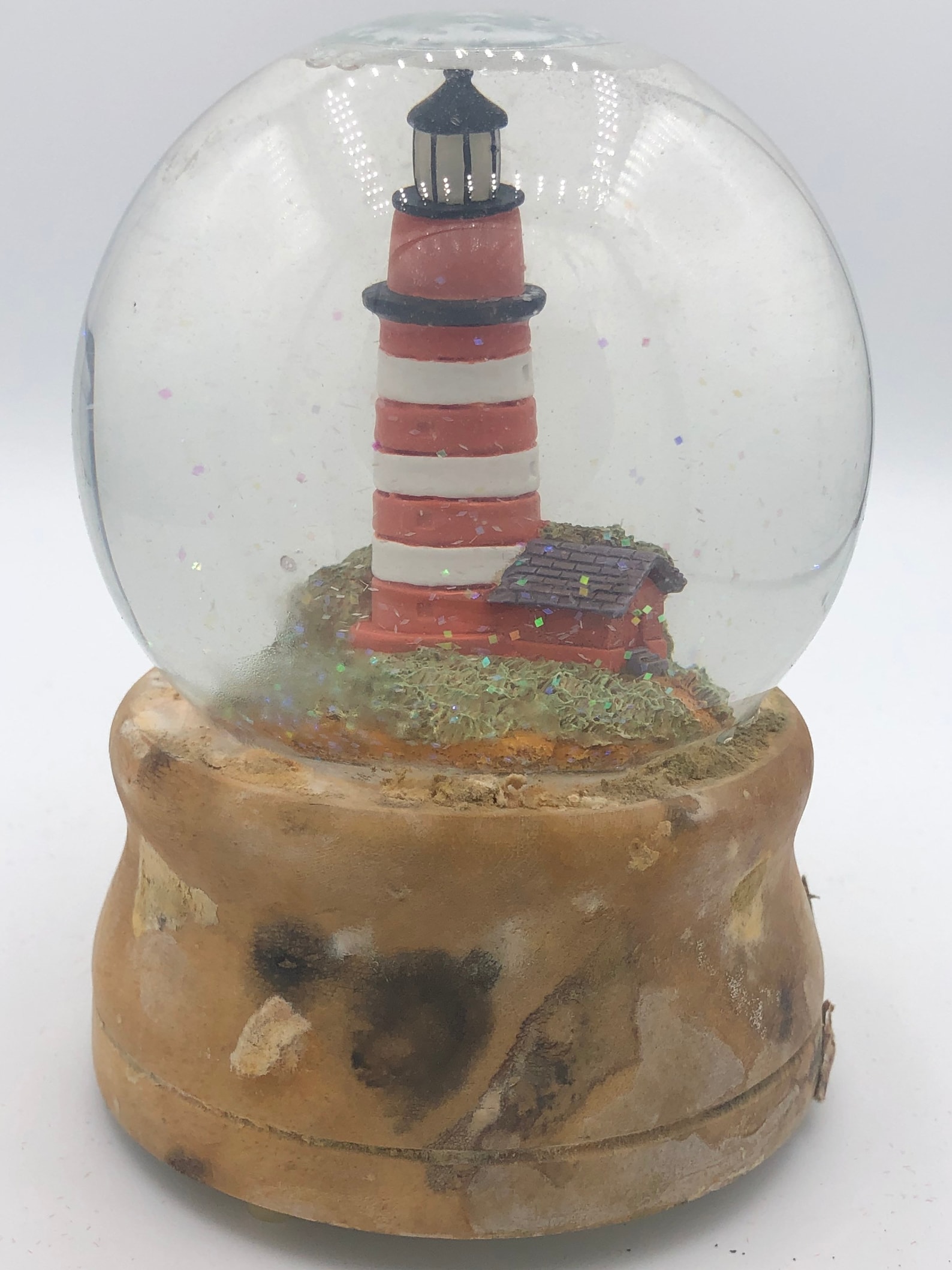 Lighthouse with cabin globe that plays music.It is a reminder Etsy