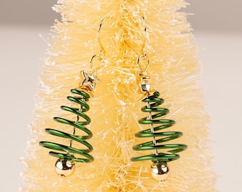 Orecchini pendenti a forma di albero di Natale color oro con