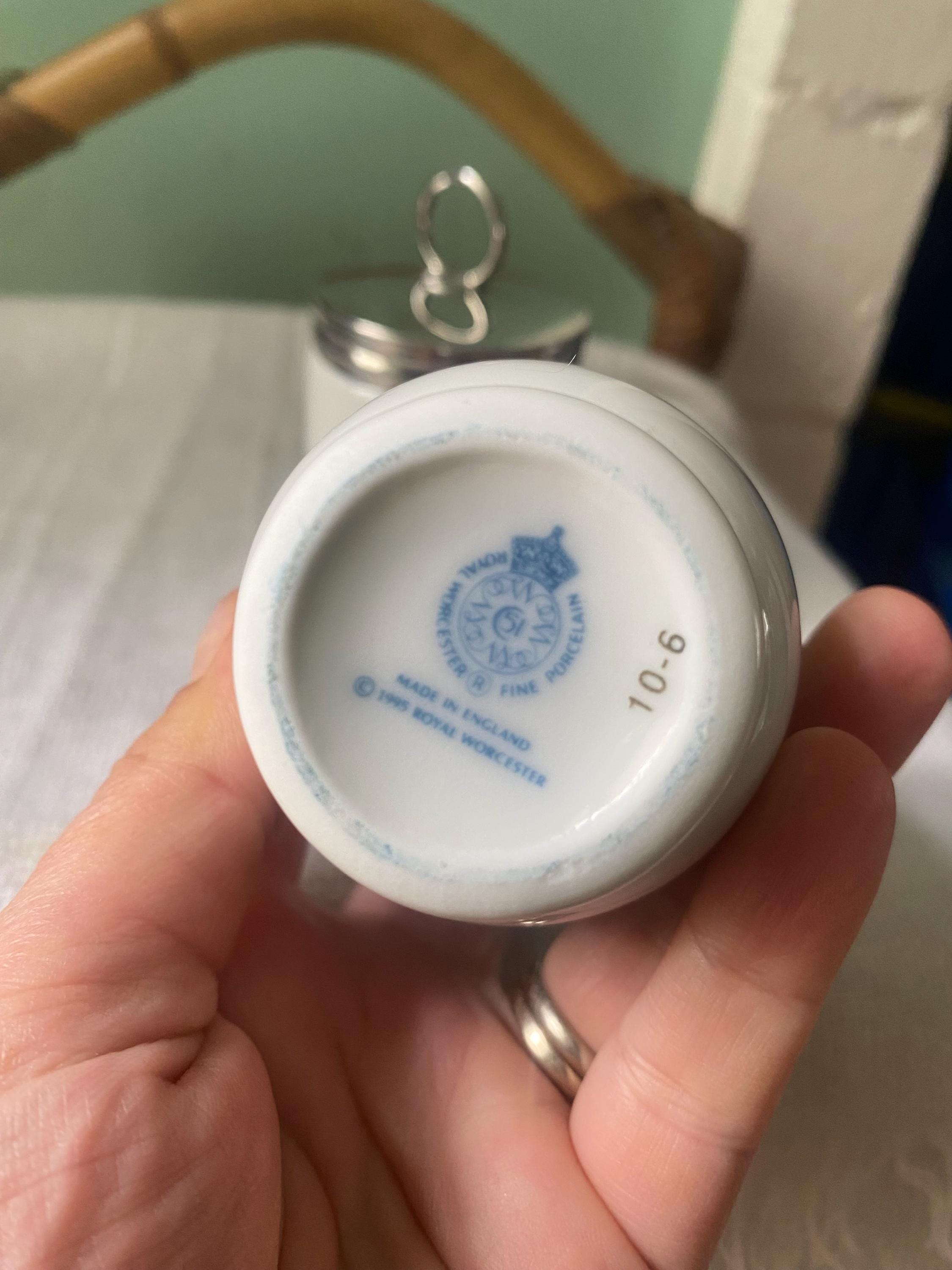 希少なロイヤルウースターのエッグコドラー2個セット。ハンズベリー