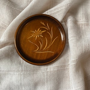Charming vintage ring/pin dish