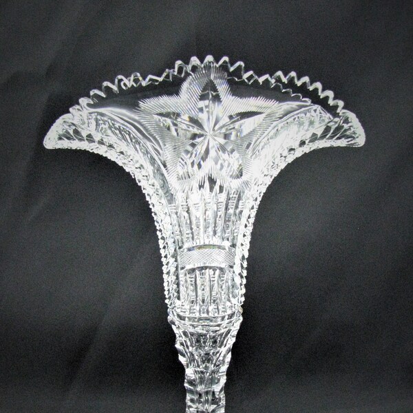 Tuthill ABP briljant geslepen glas uitlopende waaiervaas met flitsende bloem zeldzaam