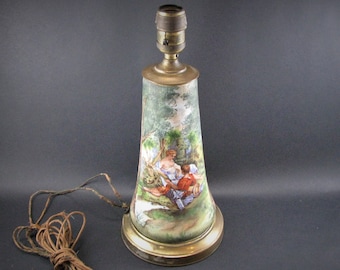 Royal Bayreuth Tapestry Vase Courting Scenes Lamp werkt niet 9,25"