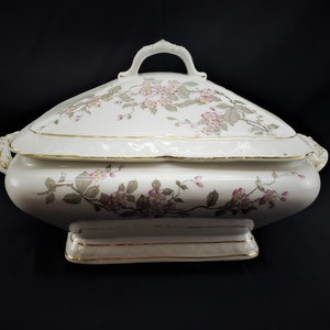 Karlsbad BaWo & Dotter Floral Covered Vegetable Serving dish
