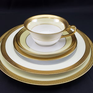 P.T. Tirschenreuth Bavaria Clifton Pattern # 4246 Porcelain 5 Piece Place Setting Cream Border Gold Encrusted