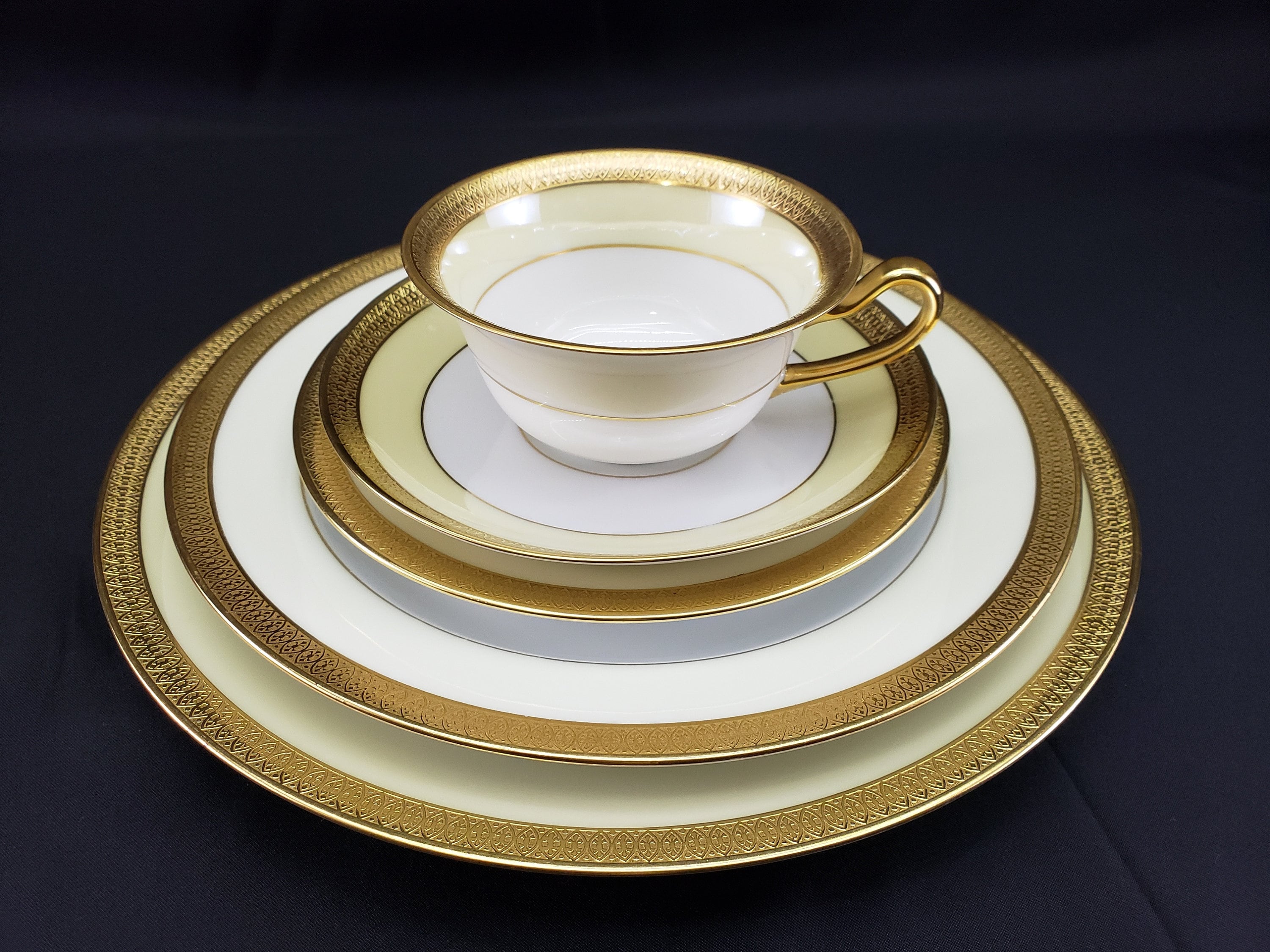 P.T. Tirschenreuth Bavaria Clifton Pattern # 4246 Porcelain 5