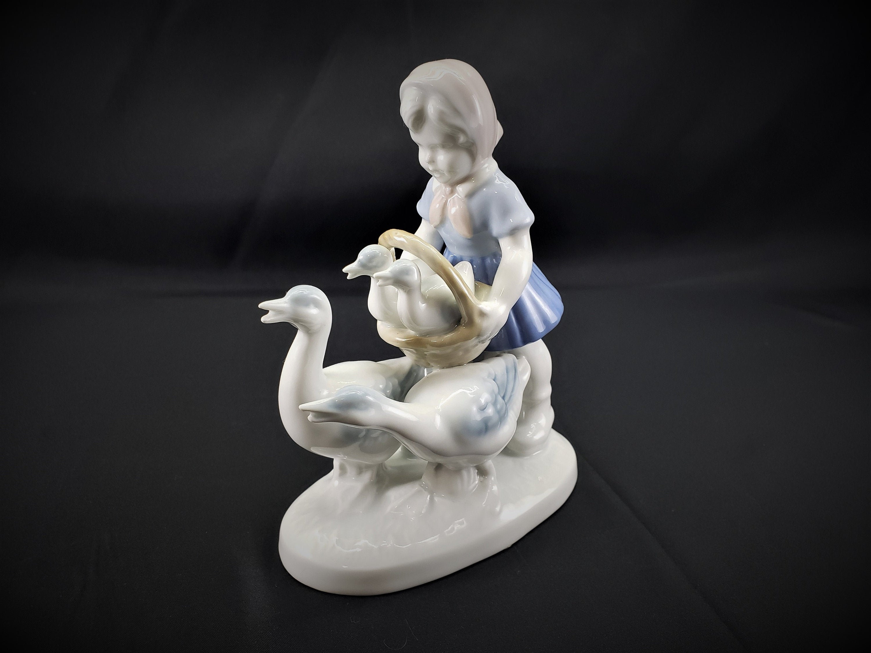 Gerald Porzellan Western Germany Gosling Basket Girl #7438 B Figurine