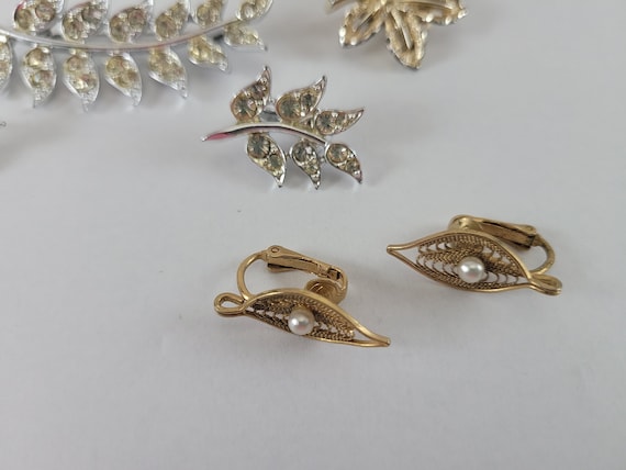 Sara Coventry Clip on Earrings and Leaf Brooch Si… - image 7