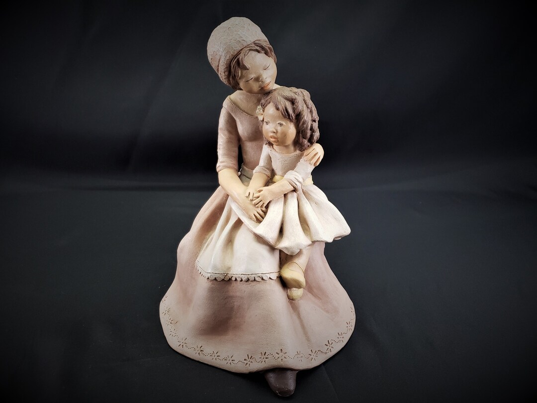 lara-barcelona-spain-mother-and-daughter-resin-sculpture-limited