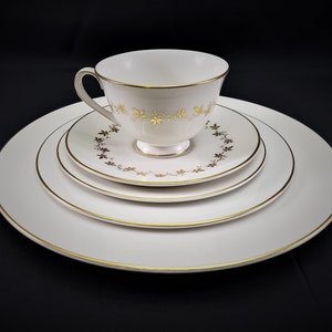 Royal Doulton England Citadel Pattern 5 Pc Place Setting
