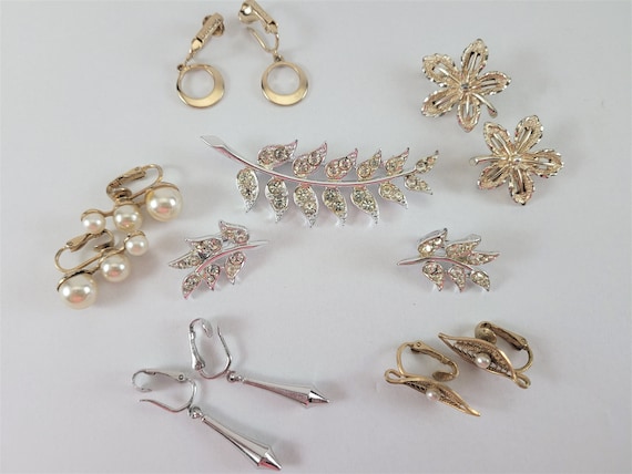 Sara Coventry Clip on Earrings and Leaf Brooch Si… - image 1