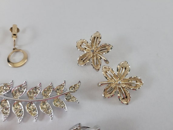 Sara Coventry Clip on Earrings and Leaf Brooch Si… - image 4