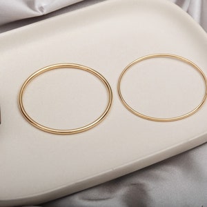 Brazalete clásico Brazalete de oro sin cordones para mujer Brazalete liso Brazalete clásico sin cordones, brazaletes apilables sin deslustre Brazalete apilable imagen 3