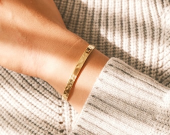 Klassieke open manchet Bangle armband goud gehamerd manchet voor vrouwen gehamerd Bangle manchet armband, niet bezoedelen stapelbare manchetten stapelen Bangle