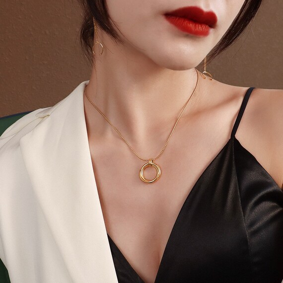 Linked circle necklace online gold