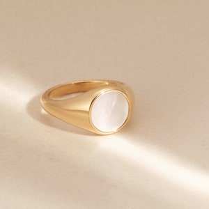 Vintage Gold Ring Stainless Steel inspired Oval Natural White Mother of Shell Signet Rings Gift for Her, WATERPROOF Non Tarnish Ring