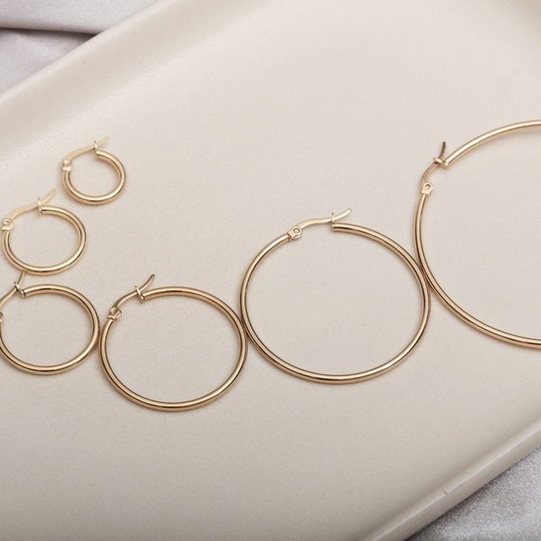 Dainty Hoop Earrings, Medium Hoop Earrings, Dainty Hoops, Delicate Hoop Earrings, Hoops, Thin Hollow Hoops 18K Gold Hoops Hypoallergenic