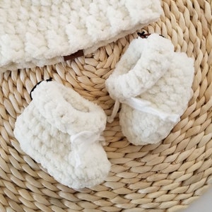 Baby Booties | Crocheted baby booties | Baby Crib Shoes | Baby Shower Gift | Newborn Booties
