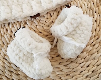 Handmade Baby Booties | Crocheted baby booties | Baby Crib Shoes | Baby Shower Gift | Newborn Booties