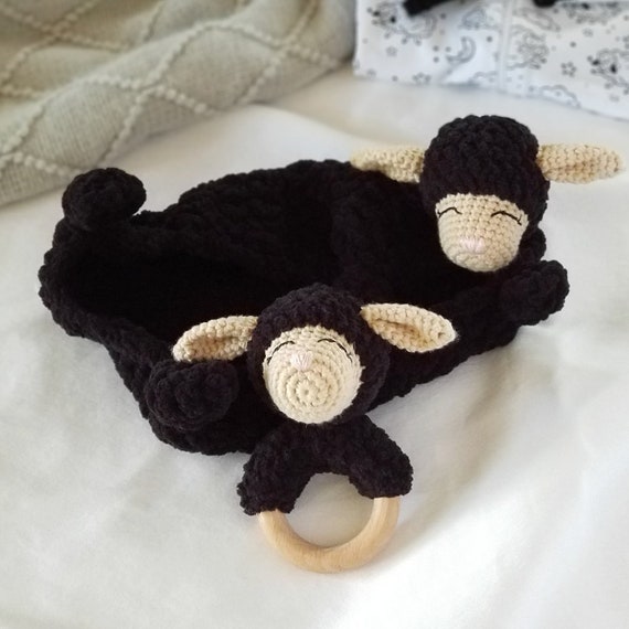 Chocalho de cordeiro preto feito à mão: brinquedo de crochê de algodão para  recém-nascidos - Etsy Portugal, image size:570x570
