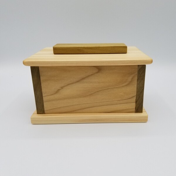 Wooden Keepsake Storage Box Lift Lid with Handle / Poplar Wood / Whatnots / Trinkets
