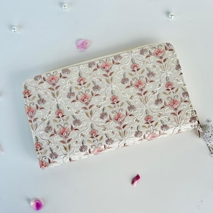 Cartera de mujer hecha a mano con bordado floral en color marfil Cartera de mano con bordado de borlas Cartera con estampado floral