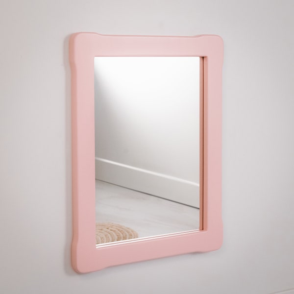 Petit miroir pour enfant, miroir pour chambre de bébé, miroir de sol en bois rose décoratif Montessori pour chambre d'enfant, article de registre de bébé