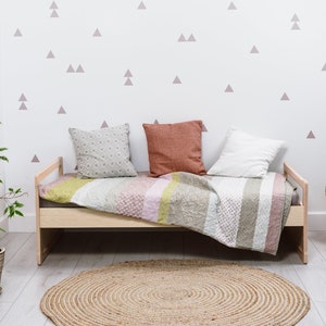 Cama de suelo montessori con listones imagen 3