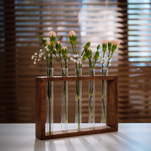 Set di vasi in legno con provetta di vetro monofiore e base personalizzata