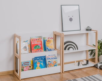 Weißes Set von einem Montessori Midi Regal und einem Montessori Bücherregal Midi Baby Standhalter Geschenk für Kinder