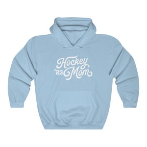 Sudadera con capucha de mamá de hockey personalizada, suéter de mamá de hockey de mujer, sudadera con capucha de hockey de número personalizado, regalos de mamá de hockey, sudadera con capucha de número de jugador, regalo de hockey Light Blue