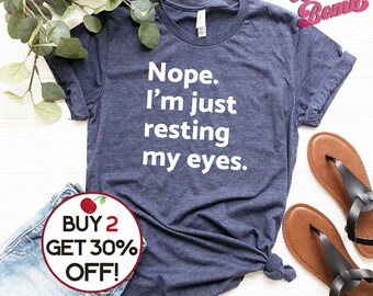 Just Resting My Eyes Shirt - Camisa de amante de la siesta - papá o abuelo regalo - camisa de mamá cansada - camisa divertida de la siesta