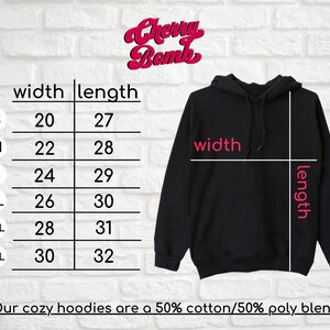 Pode incluir: Tabela de tamanhos para um moletom com capuz preto com medidas em polegadas para largura e comprimento. A tabela mostra os tamanhos S a 3XL. O texto "Cherry Bomb" est&aacute; no topo da tabela. O texto "Our cozy hoodies are a 50% cotton/50% poly blend" est&aacute; na parte inferior da tabela.
