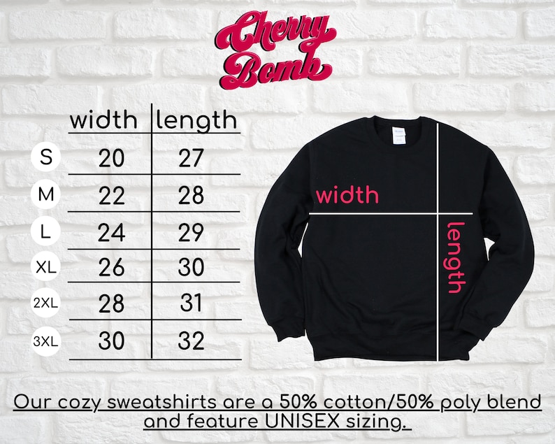 K&ouml;nnte beinhalten: Gr&ouml;&szlig;entabelle f&uuml;r einen schwarzen Pullover mit Ma&szlig;en in Zoll f&uuml;r Breite und L&auml;nge. Die Tabelle zeigt Gr&ouml;&szlig;en von S bis 3XL. Der Text unter der Tabelle lautet "Unsere kuscheligen Sweatshirts sind eine 50%ige Baumwolle/50%ige Polyestermischung und haben eine UNISEX-Gr&ouml;&szlig;e."