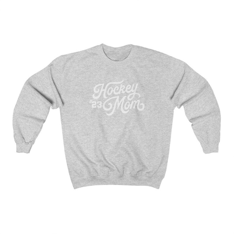 Hokejowa mama prezent bluza damska z okrągłym dekoltem Hokejowa mama sweter, niestandardowa koszulka hokejowa z numerem, Hokejowe prezenty dla mamy, Hokejowy numer sweter do 5XL zdjęcie 7