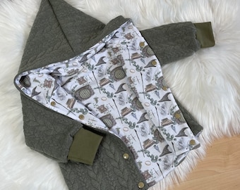 Zopfstrickjacke dunkelolive/fantasy shire light 74 - EINZELSTÜCK - sofort versandfertig