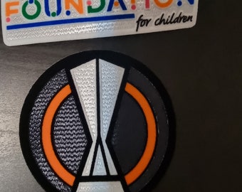 Parche con el logotipo de la roseta de la UEFA Europa League de la Fundación Campeones 2024 para niños
