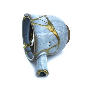 Kintsugi ,Kintsugi gifts, kintsugi bowl, Japanese art in repairing with gold a broken pottery, kintsukuroi bowl, kintsugi pottery