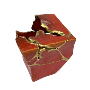 Kintsugi Vase ,Kintsugi gifts, kintsugi bowl, Japanese art in repairing with gold a broken pottery, kintsukuroi bowl, kintsugi pottery