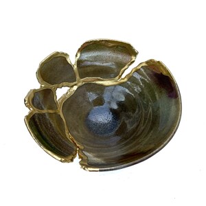 Kintsugi gifts, kintsugi bowl, Japanese art in repairing with gold a broken pottery, kintsukuroi bowl, kintsugi pottery