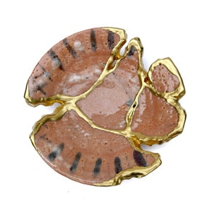 Kintsugi gifts, kintsugi bowl, Japanese art in repairing with gold a broken pottery, kintsukuroi bowl, kintsugi pottery