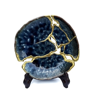 Inclue wood stand ,Kintsugi gifts, kintsugi bowl, Japanese art in repairing with gold a broken pottery, kintsukuroi bowl, kintsugi pottery