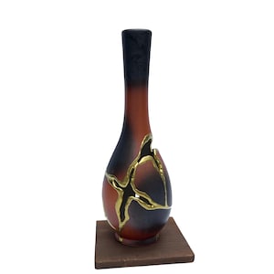 Include wood base ,Kintsugi gifts, kintsugi Vase, Japanese art in repairing with gold a broken pottery, kintsukuroi bowl, kintsugi pottery