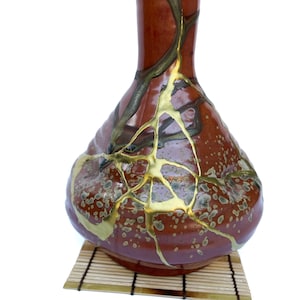 Include Mat Base ,Kintsugi gifts, kintsugi Vase, Japanese art in repairing with gold a broken pottery, kintsukuroi bowl, kintsugi pottery